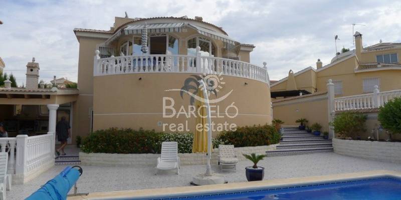 Detached Second Hand Townhouse in Torrevieja Costa Blanca. The Better Opportunities for Rent a Luxury Villa