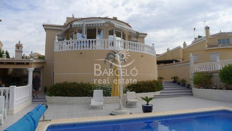Eies Rekkehus i Torrevieja Costa Blanca. De bedre muligheter for Rent a Luxury Villa
