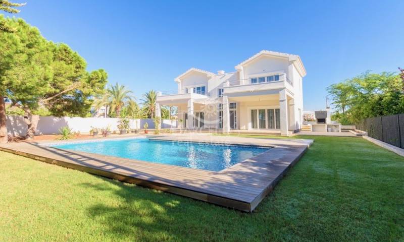 Gjør drømmene dine til virkelighet og kjøp en av våre eksklusive eiendommer i Cabo Roig - Orihuela Costa